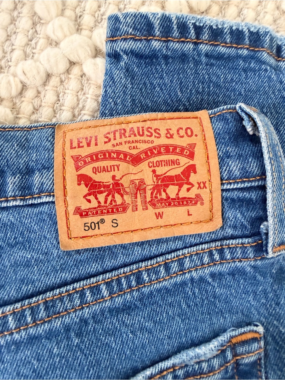 Levi's 501 Straight-Leg Jeans in Medium Blue Denim - Picture 5 of 5